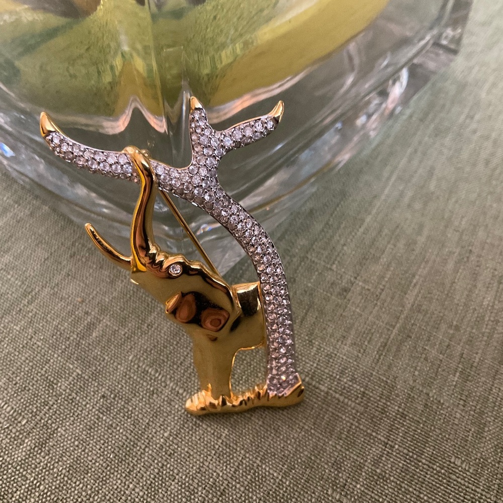Vintage Swarovski Gold Tone With Crystal Rhinestones Elephant Pin/Brooch